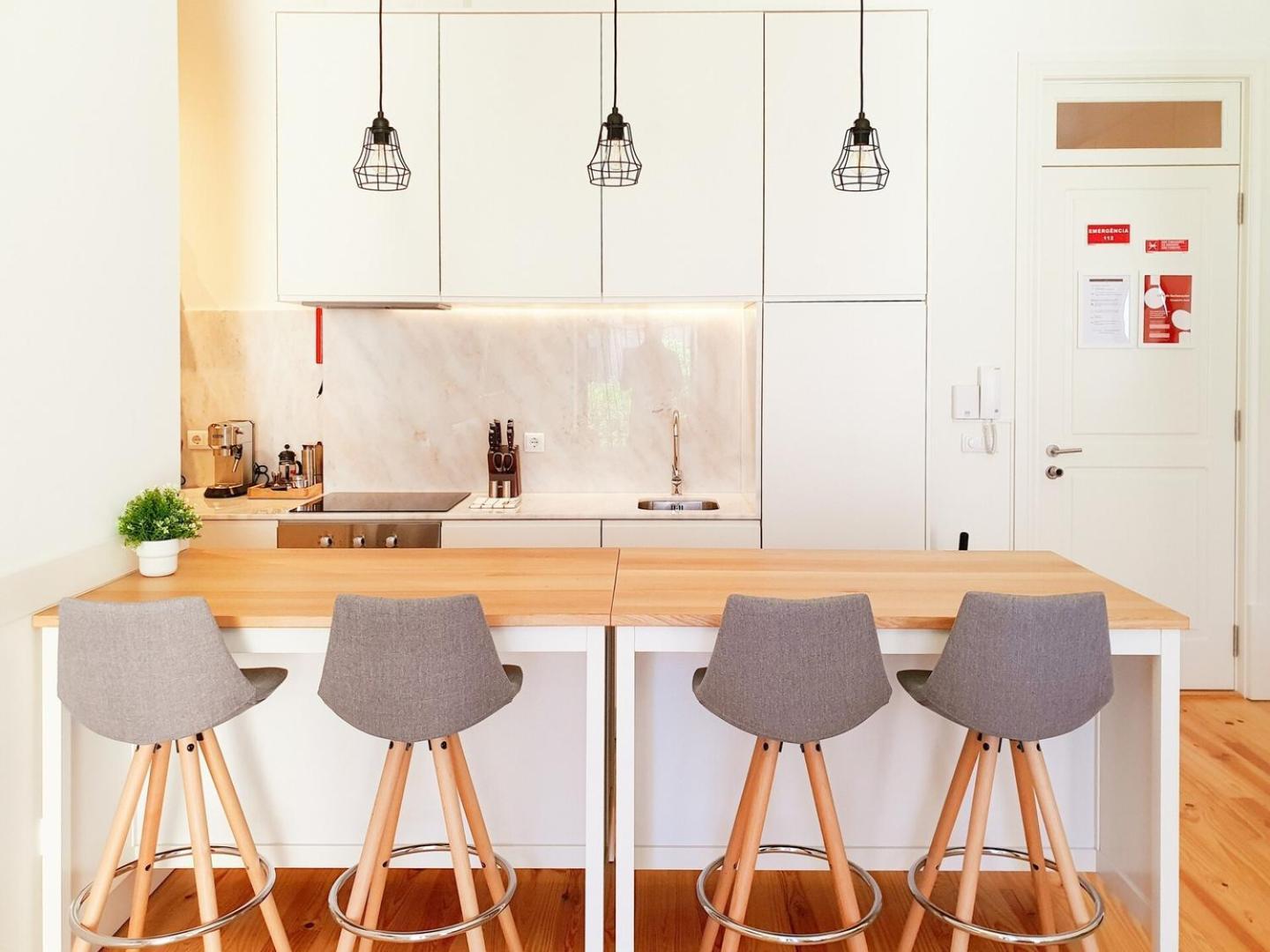 Comfortable Flat, Cozy Balcony Close To Aliados Av * Porto