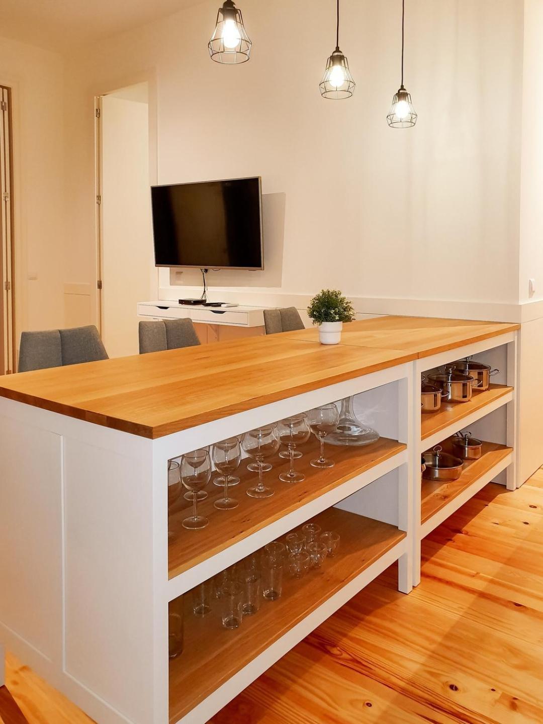 Comfortable Flat, Cozy Balcony Close To Aliados Av Porto