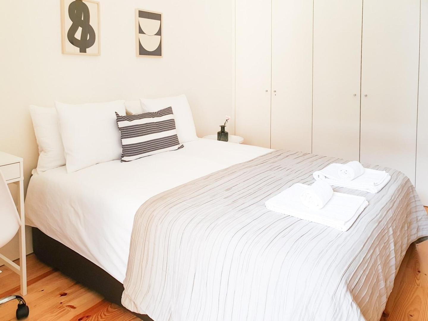Comfortable Flat, Cozy Balcony Close To Aliados Av Apartamento *