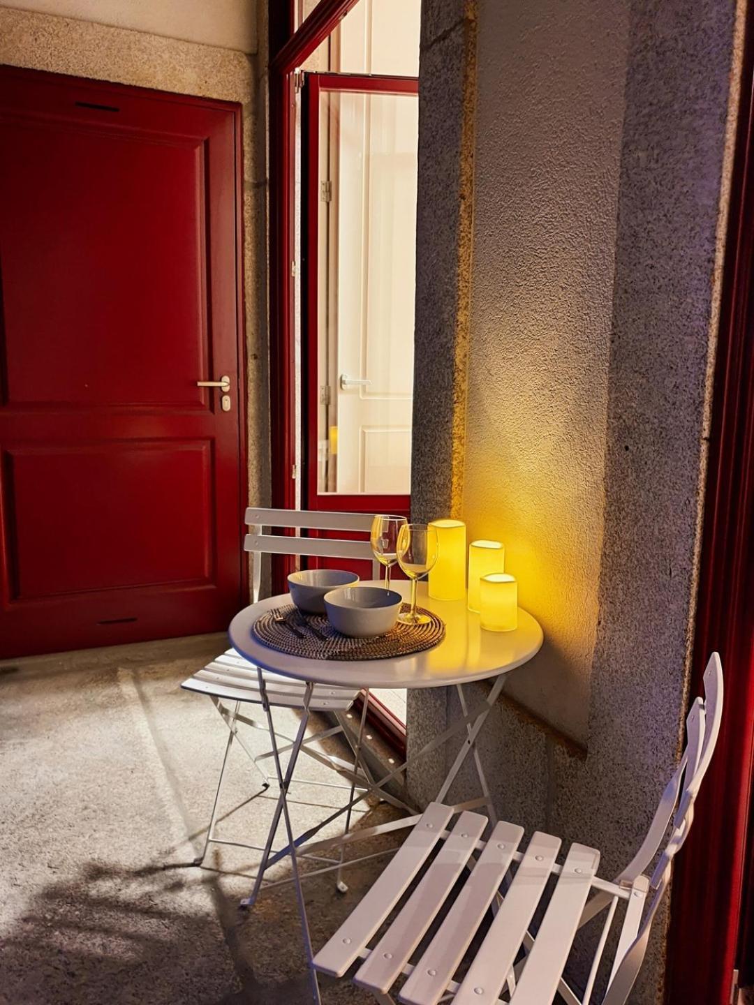Comfortable Flat, Cozy Balcony Close To Aliados Av Porto