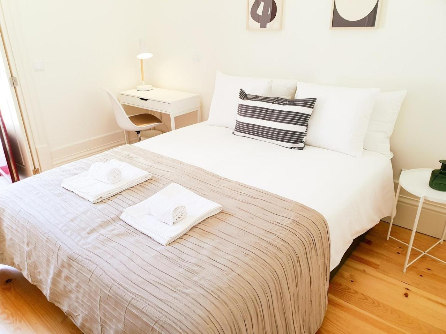 Comfortable Flat, Cozy Balcony Close To Aliados Av Apartamento Porto