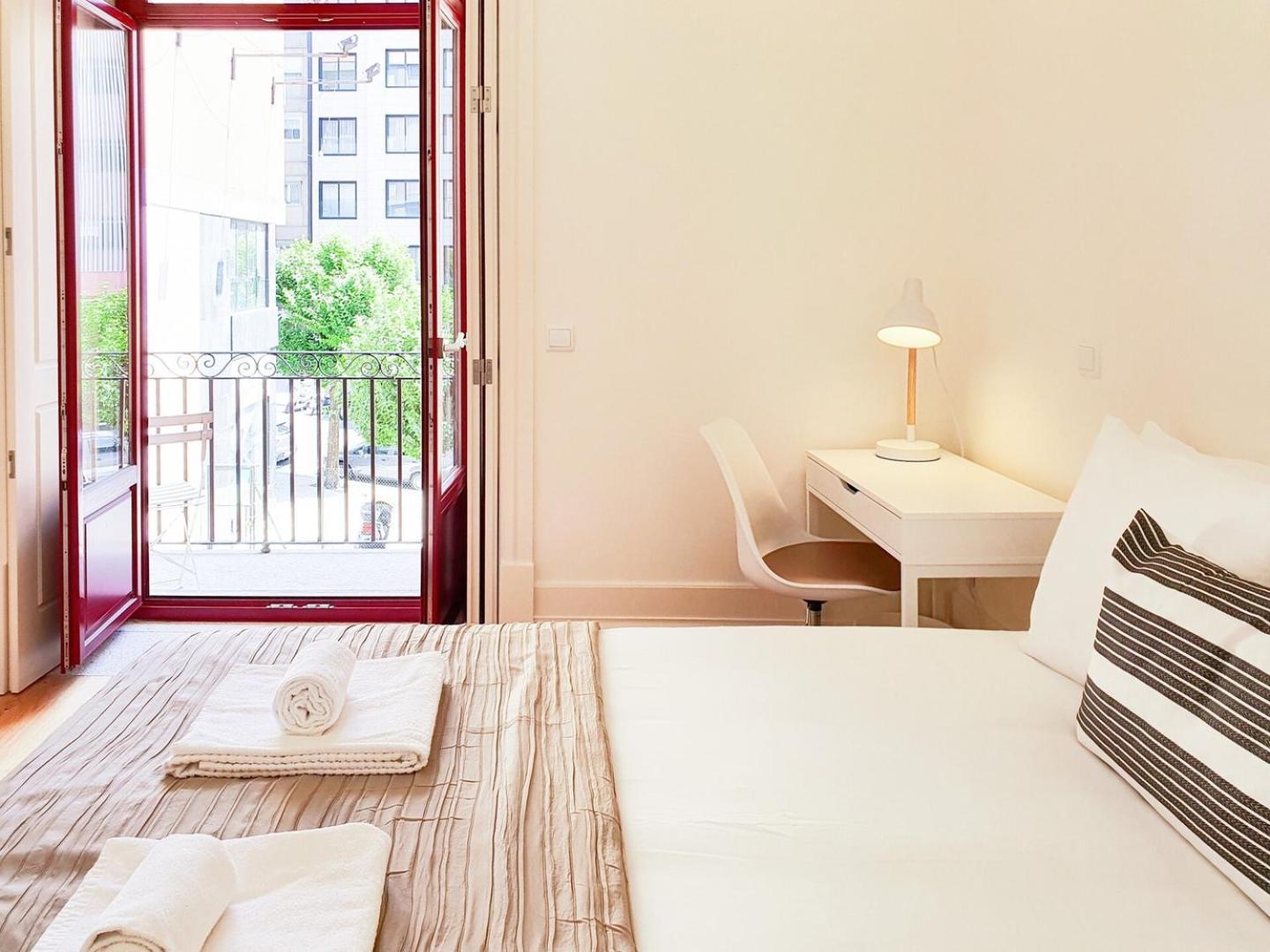 Comfortable Flat, Cozy Balcony Close To Aliados Av *