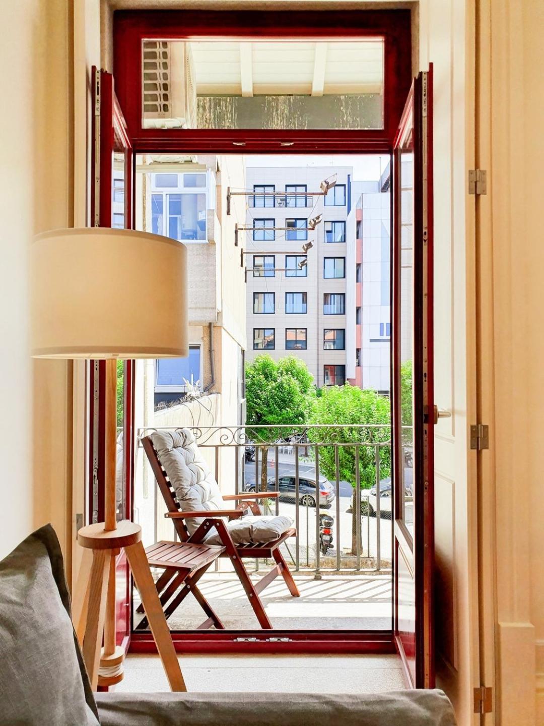 Comfortable Flat, Cozy Balcony Close To Aliados Av * Porto